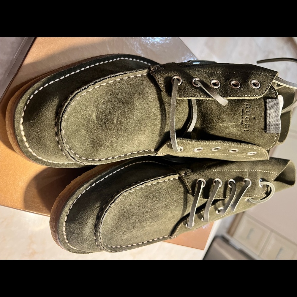 Mens suede Gucci shoes. Size 8.5 in Gucci size